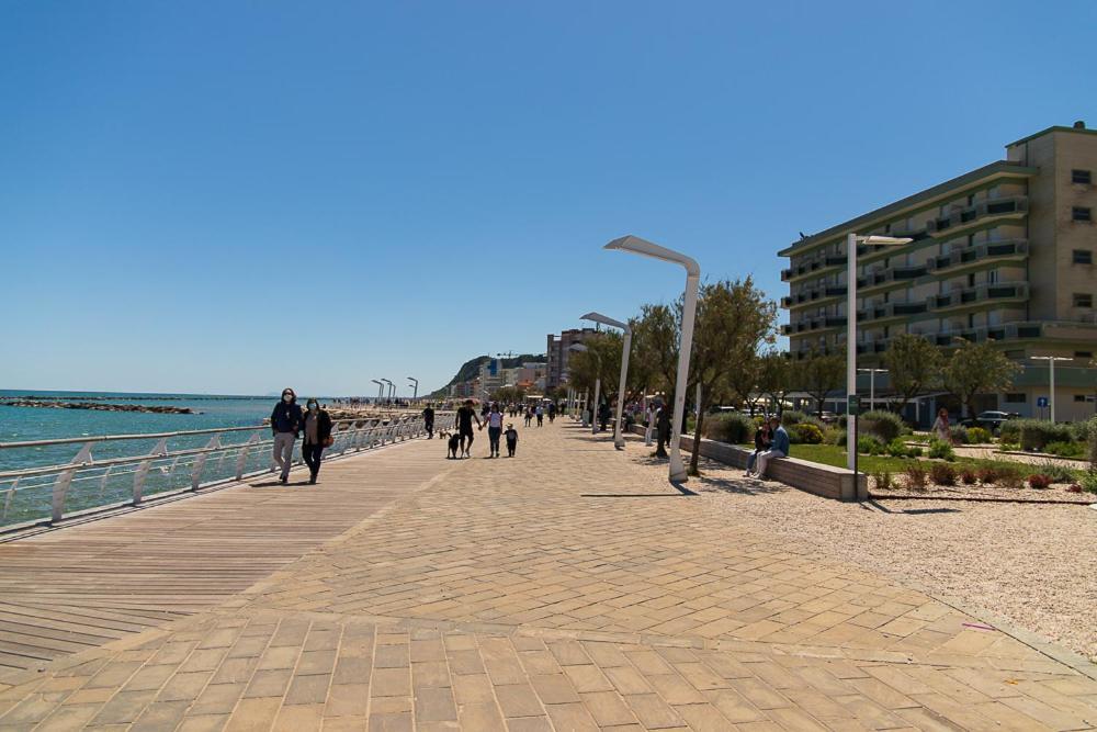 Zara D'Amare A Pesaro 10 Metri Dalla Spiaggia By Yohome Exterior photo