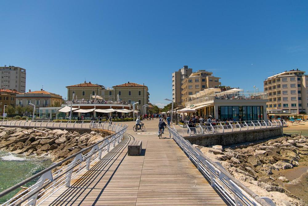 Zara D'Amare A Pesaro 10 Metri Dalla Spiaggia By Yohome Exterior photo